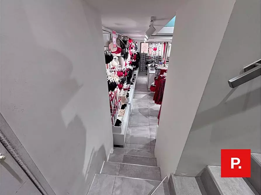 Immagine 9 di Locale commerciale in affitto  in via Mazzini a Caserta