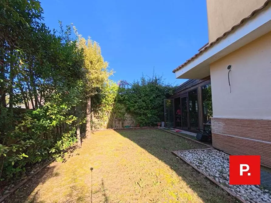 Immagine 44 di Villetta a schiera in vendita  a Caserta