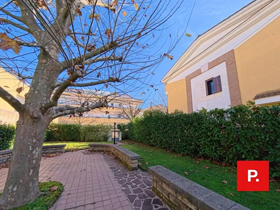 Immagine 48 di Villetta a schiera in vendita  a Caserta