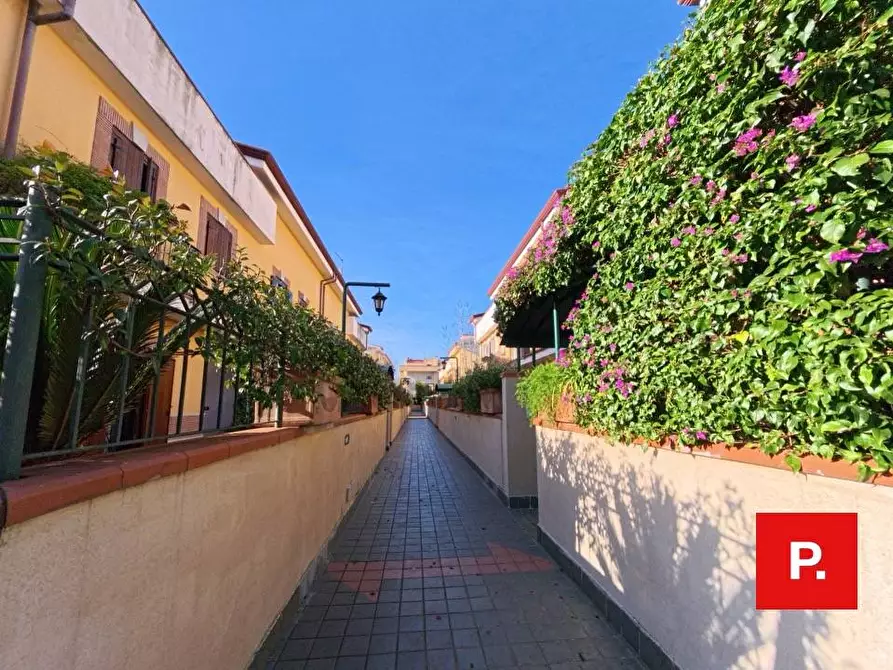 Immagine 51 di Villetta a schiera in vendita  a Caserta