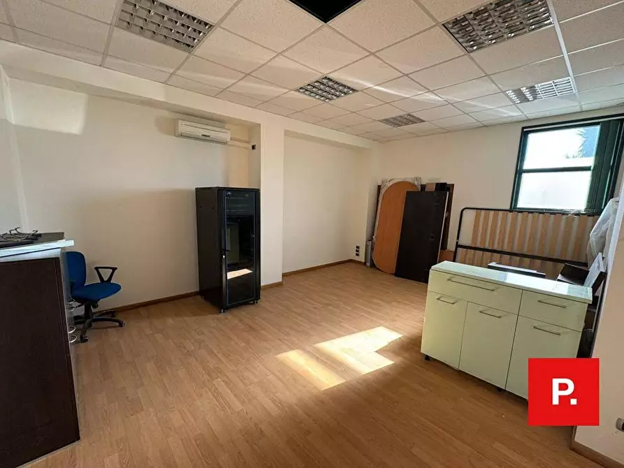 Immagine 4 di Ufficio in affitto  in VIA APPIA KM 197.300 SNC a Camigliano