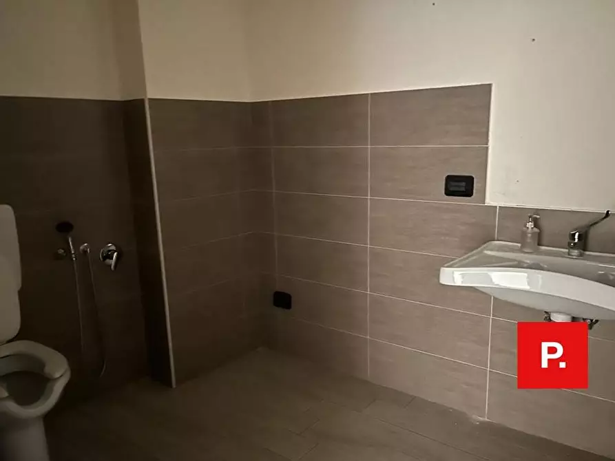 Immagine 19 di Ufficio in affitto  in via Daniele a Caserta