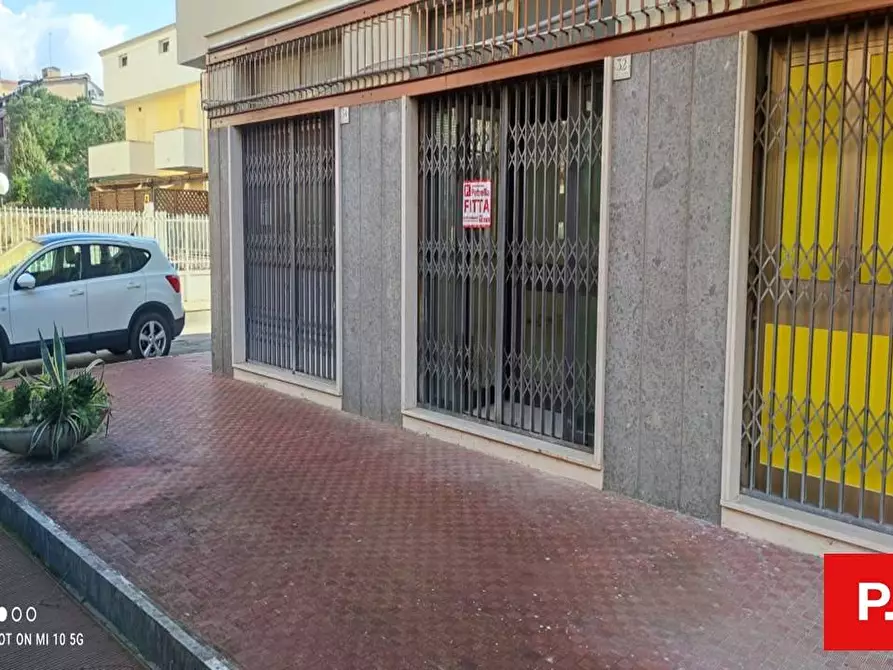 Immagine 4 di Locale commerciale in affitto  in via lupoli a Caserta