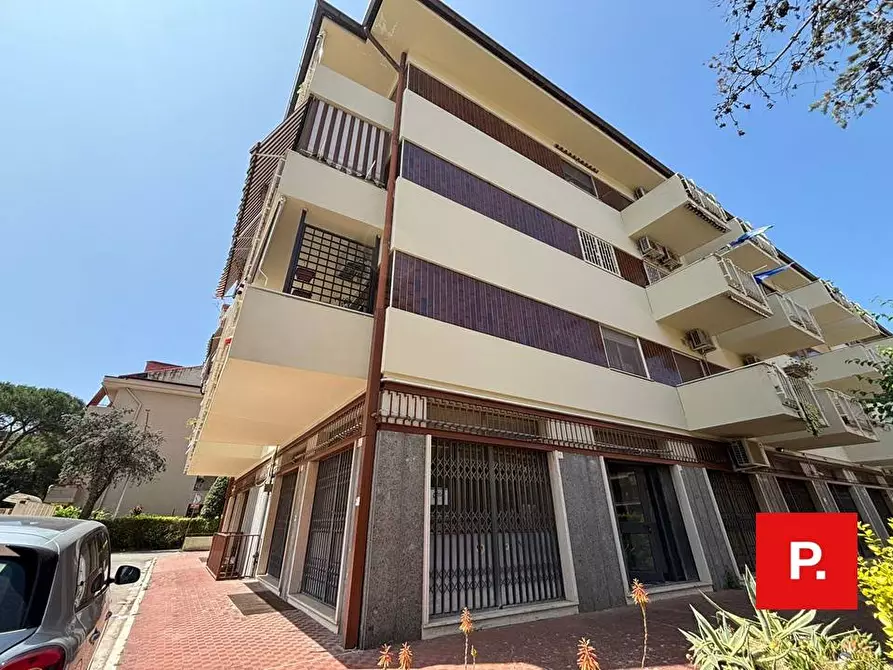 Immagine 10 di Locale commerciale in affitto  in via lupoli a Caserta