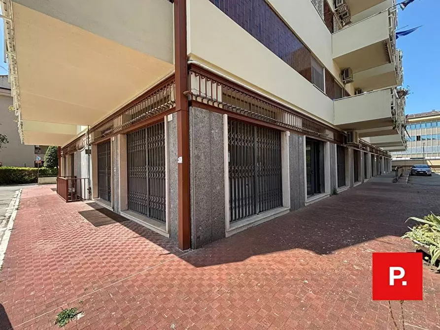 Immagine 11 di Locale commerciale in affitto  in via lupoli a Caserta