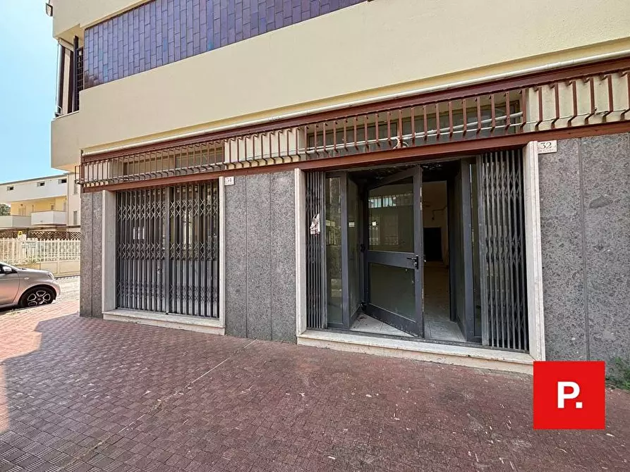 Immagine 2 di Locale commerciale in affitto  in via lupoli a Caserta