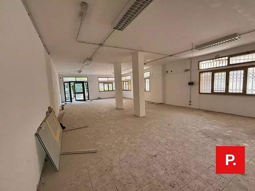 Immagine 12 di Locale commerciale in affitto  in via lupoli a Caserta