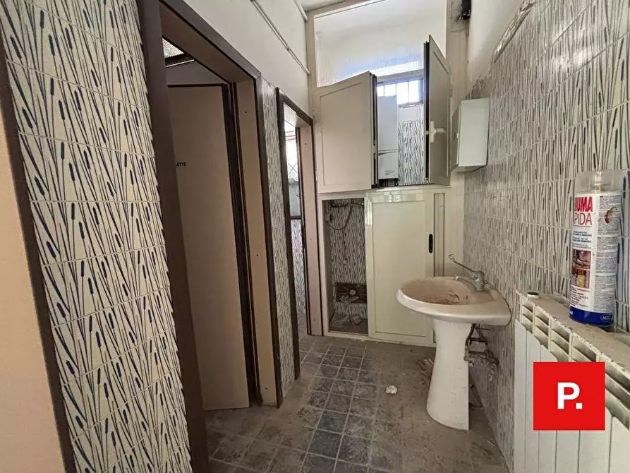 Immagine 16 di Locale commerciale in affitto  in via lupoli a Caserta