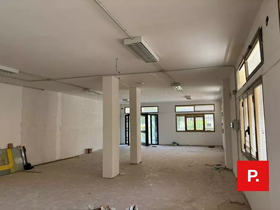Immagine 13 di Locale commerciale in affitto  in via lupoli a Caserta
