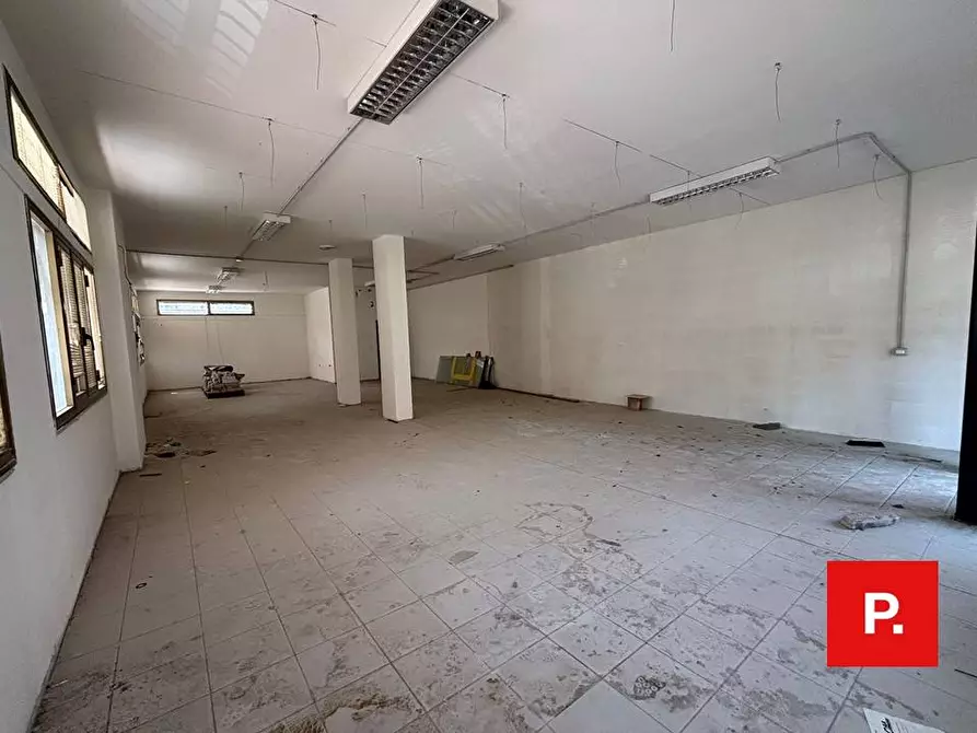 Immagine 14 di Locale commerciale in affitto  in via lupoli a Caserta