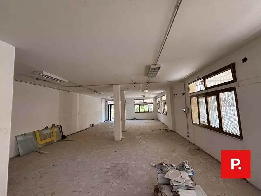 Immagine 15 di Locale commerciale in affitto  in via lupoli a Caserta