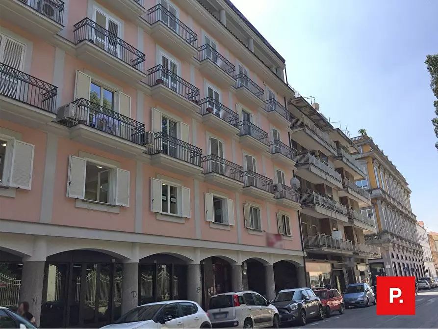 Immagine 2 di Locale commerciale in affitto  in corso Giannone a Caserta