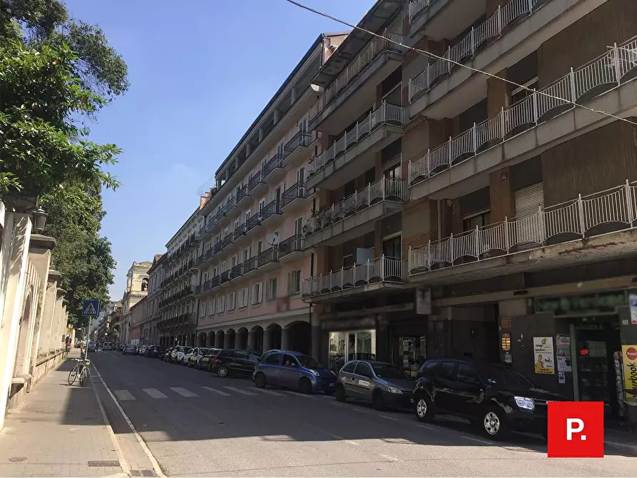 Immagine 3 di Locale commerciale in affitto  in corso Giannone a Caserta