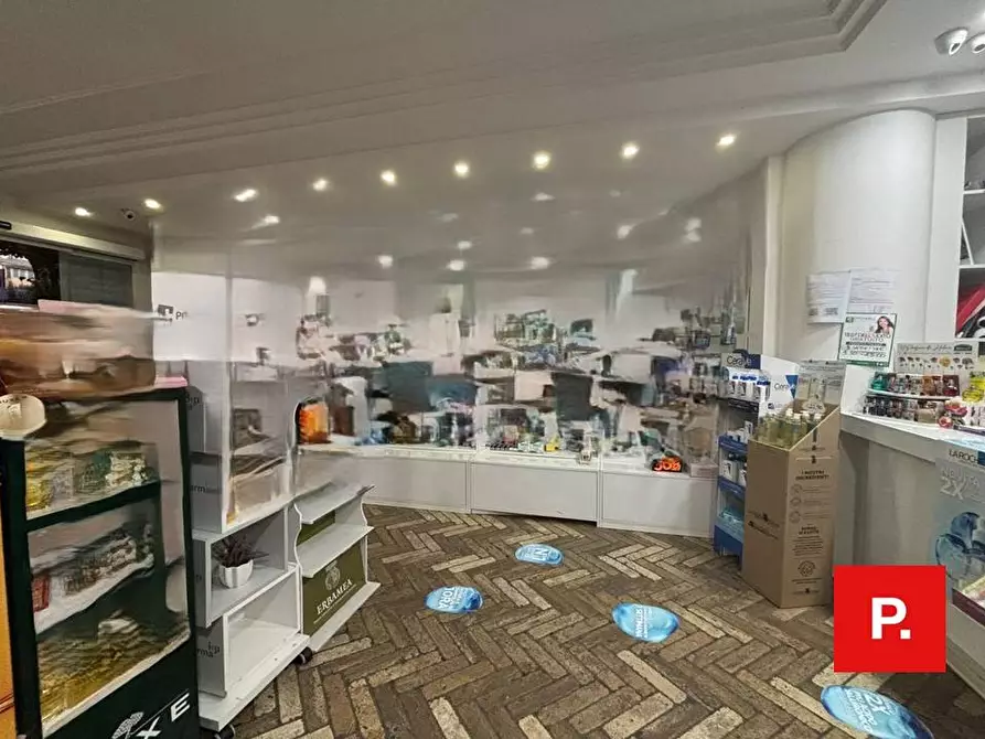 Immagine 4 di Locale commerciale in affitto  in via Gian Lorenzo Bernini a Caserta