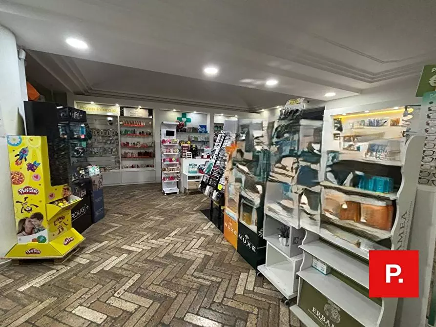 Immagine 8 di Locale commerciale in affitto  in via Gian Lorenzo Bernini a Caserta