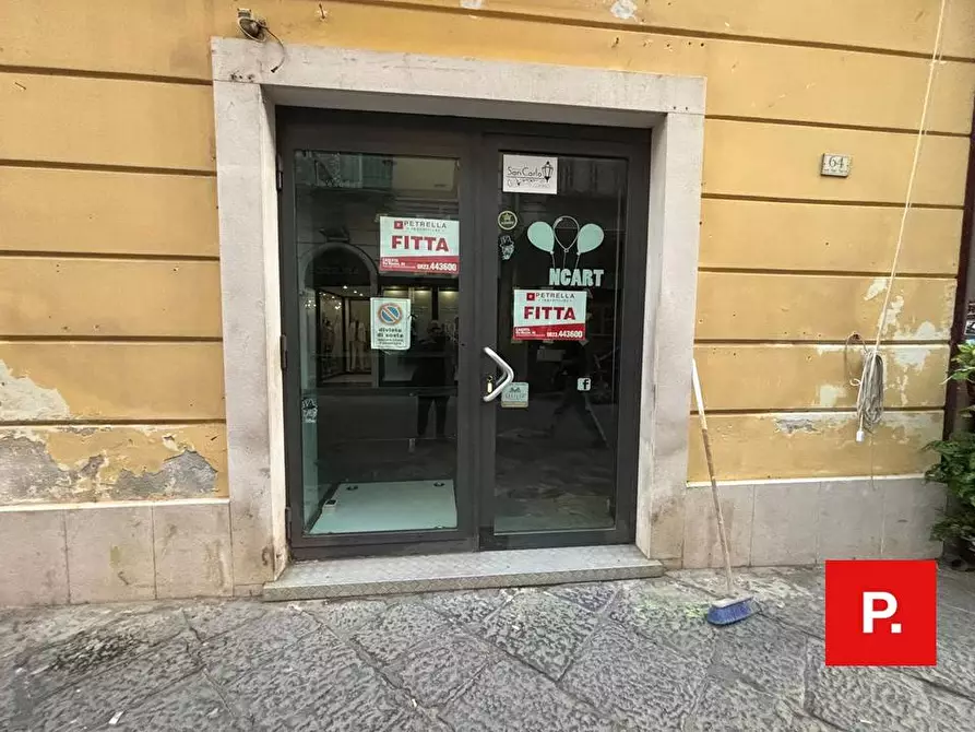 Immagine 3 di Locale commerciale in affitto  in Via San Carlo 64 a Caserta