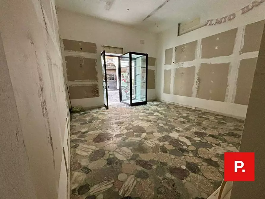 Immagine 4 di Locale commerciale in affitto  in Via San Carlo 64 a Caserta