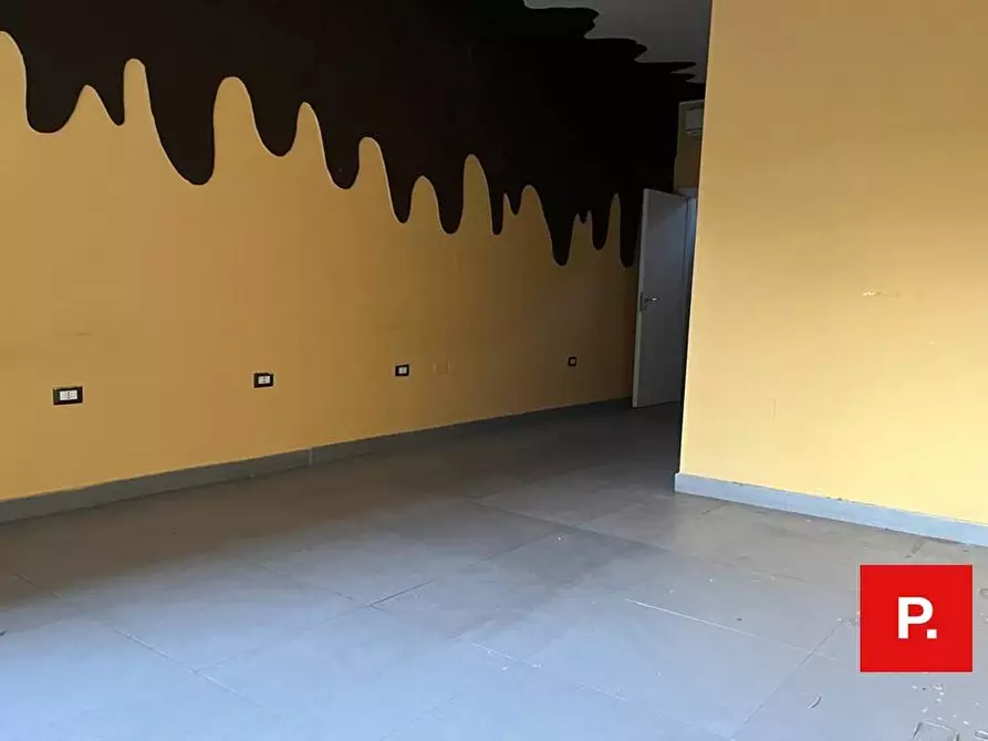 Immagine 4 di Locale commerciale in affitto  in via ferrarecce a Caserta