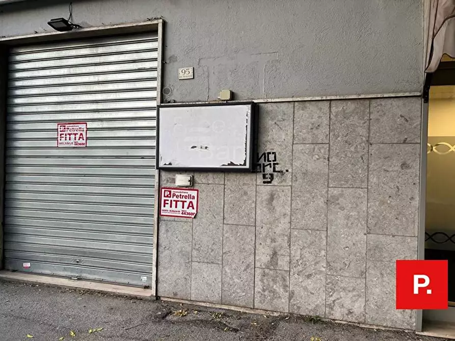 Immagine 2 di Locale commerciale in affitto  in via ferrarecce a Caserta
