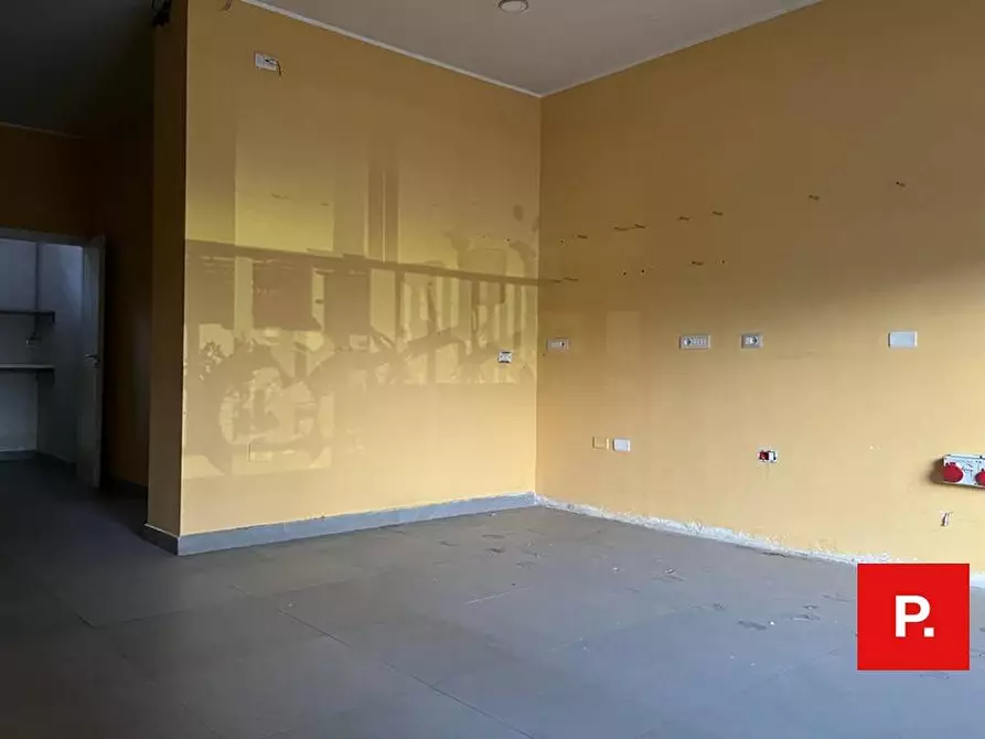 Immagine 10 di Locale commerciale in affitto  in via ferrarecce a Caserta