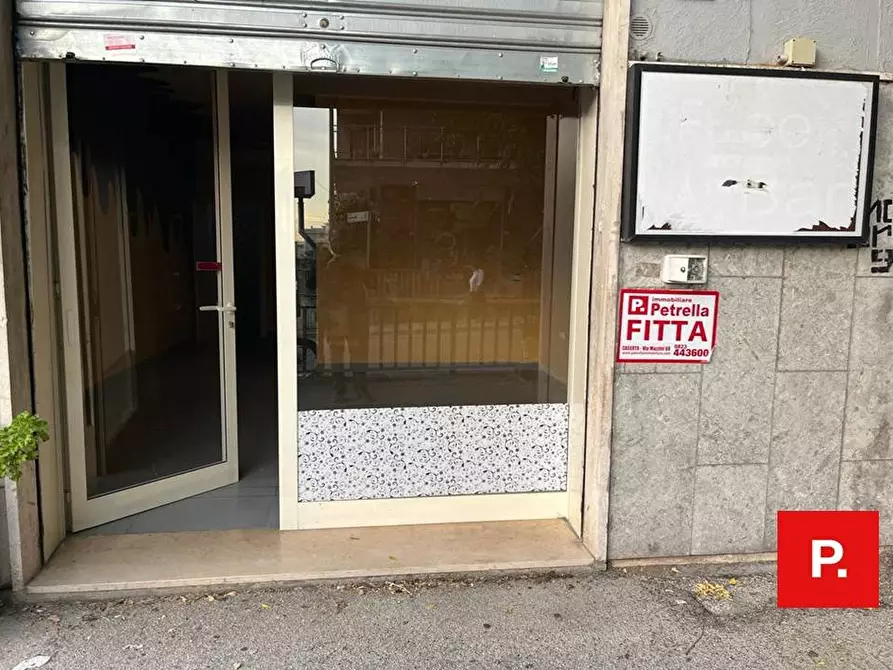 Immagine 3 di Locale commerciale in affitto  in via ferrarecce a Caserta