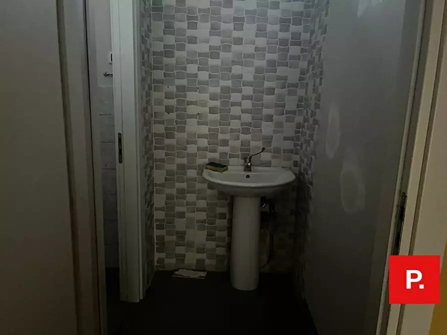 Immagine 14 di Locale commerciale in affitto  in via ferrarecce a Caserta