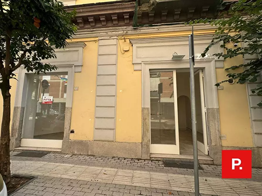 Immagine 1 di Locale commerciale in vendita  in Via Turati a Caserta