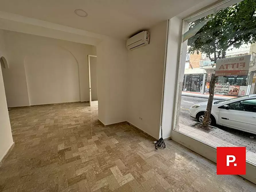 Immagine 4 di Locale commerciale in vendita  in Via Turati a Caserta