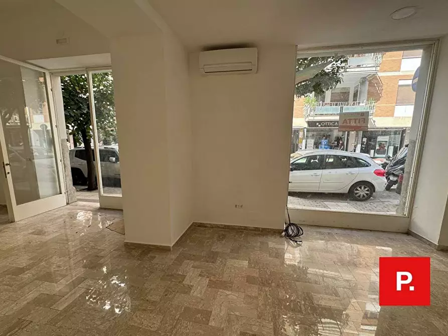 Immagine 6 di Locale commerciale in vendita  in Via Turati a Caserta