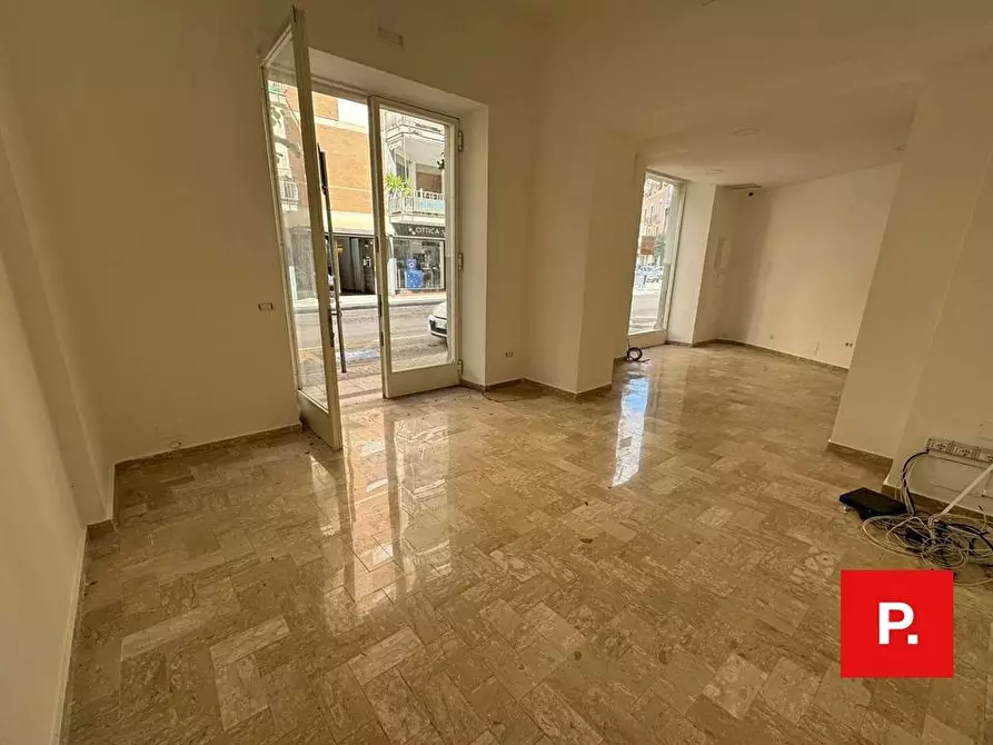 Immagine 5 di Locale commerciale in vendita  in Via Turati a Caserta