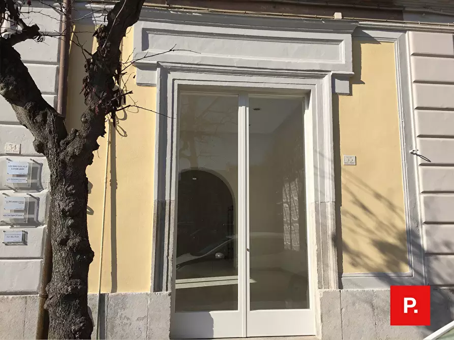 Immagine 1 di Locale commerciale in vendita  in piazza matteotti 35 a Caserta