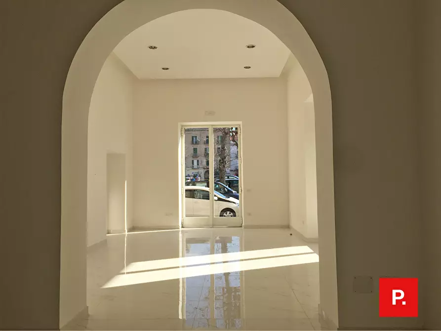 Immagine 2 di Locale commerciale in vendita  in piazza matteotti 35 a Caserta