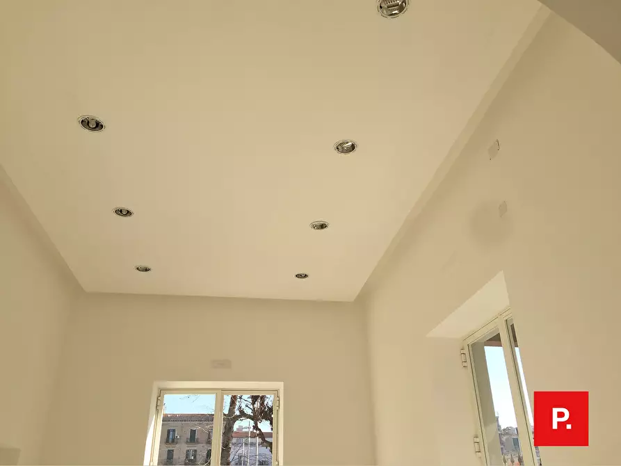 Immagine 3 di Locale commerciale in vendita  in piazza matteotti 35 a Caserta