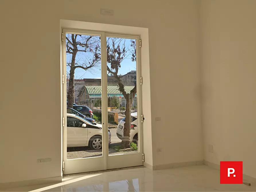 Immagine 4 di Locale commerciale in vendita  in piazza matteotti 35 a Caserta