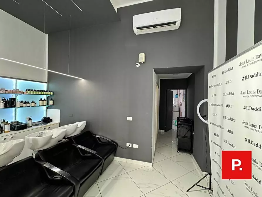 Immagine 8 di Locale commerciale in vendita  in via Turati 28 a Caserta