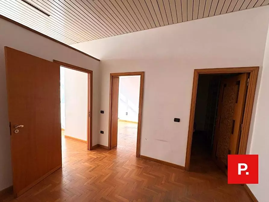 Immagine 6 di Appartamento in vendita  in Corso Meridionale a Napoli