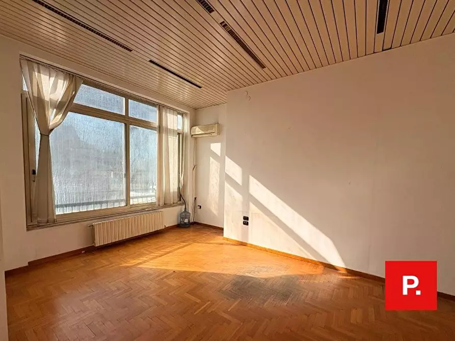 Immagine 9 di Appartamento in vendita  in Corso Meridionale a Napoli