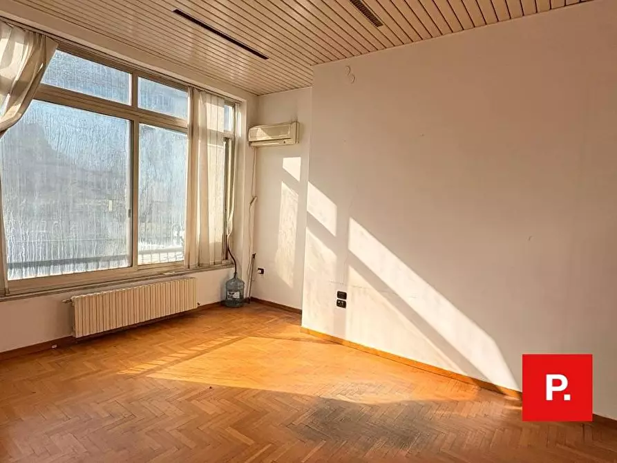 Immagine 11 di Appartamento in vendita  in Corso Meridionale a Napoli