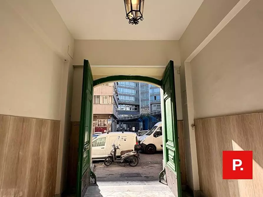 Immagine 25 di Appartamento in vendita  in Corso Meridionale a Napoli