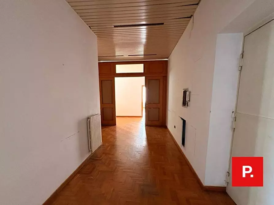 Immagine 3 di Appartamento in vendita  in Corso Meridionale a Napoli