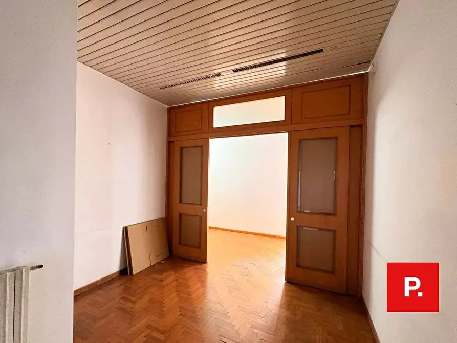 Immagine 4 di Appartamento in vendita  in Corso Meridionale a Napoli