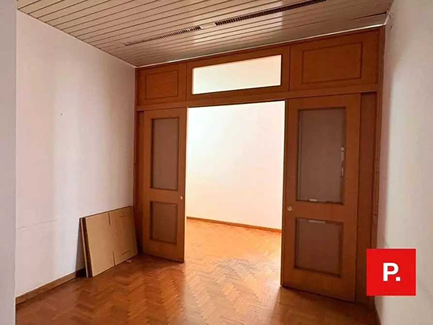 Immagine 5 di Appartamento in vendita  in Corso Meridionale a Napoli