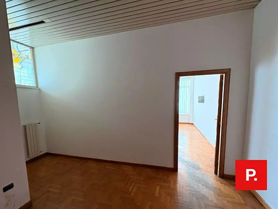 Immagine 15 di Appartamento in vendita  in Corso Meridionale a Napoli