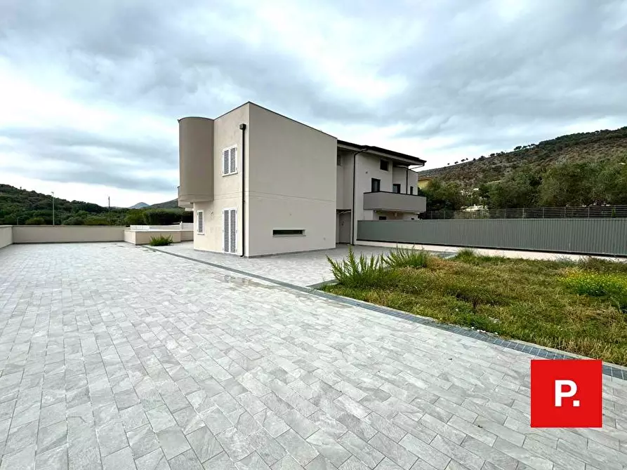 Immagine 3 di Villa in affitto  in via achille terraciano a Caserta