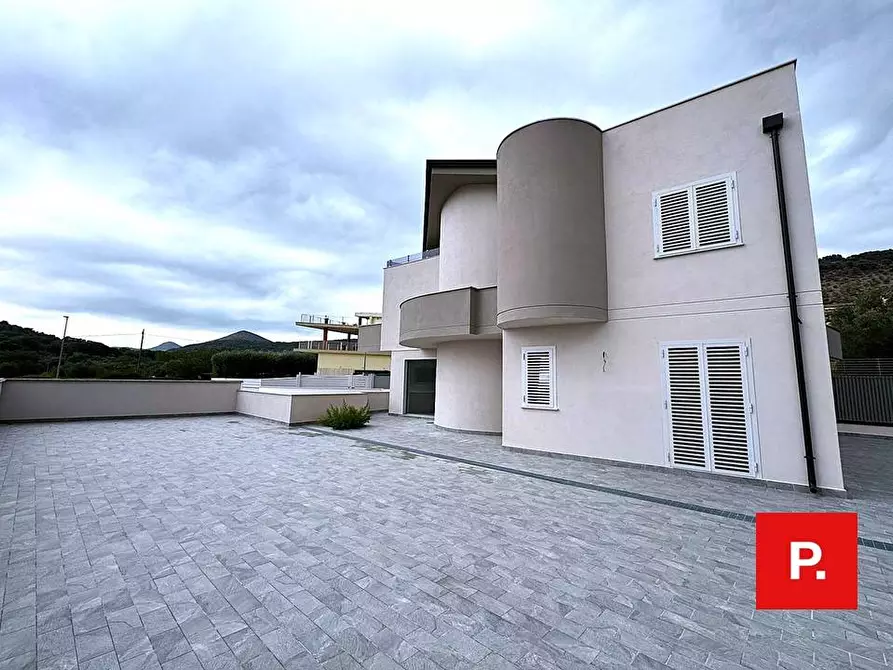 Immagine 2 di Villa in affitto  in via achille terraciano a Caserta