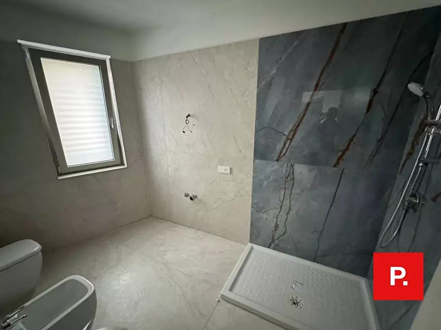 Immagine 18 di Villa in affitto  in via achille terraciano a Caserta