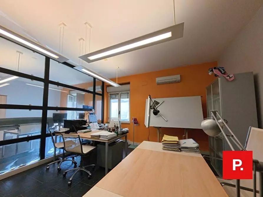 Immagine 4 di Appartamento in vendita  in via roma 92 a Caserta