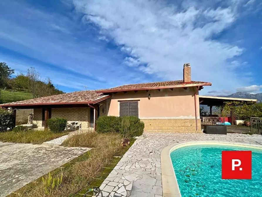 Immagine 1 di Villa in vendita  in via Sottovia a Ruviano