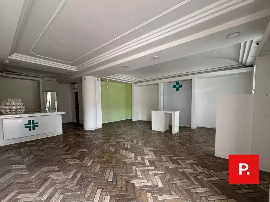 Immagine 1 di Locale commerciale in affitto  in via Gian Lorenzo Bernini a Caserta