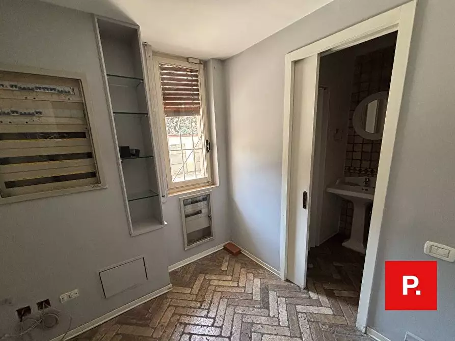 Immagine 4 di Locale commerciale in affitto  in via Gian Lorenzo Bernini a Caserta